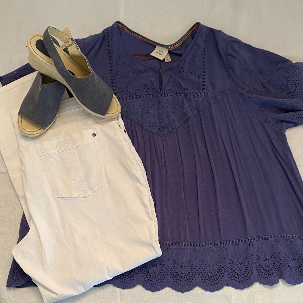 Knox Rose Eyelet Detail Top - Picture 11 of 12